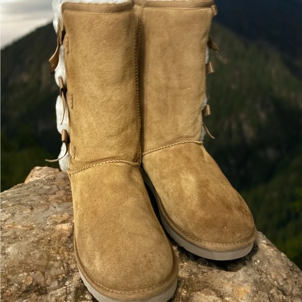 UGG Victoria Tall Bow Boot Chestnut Size 11.